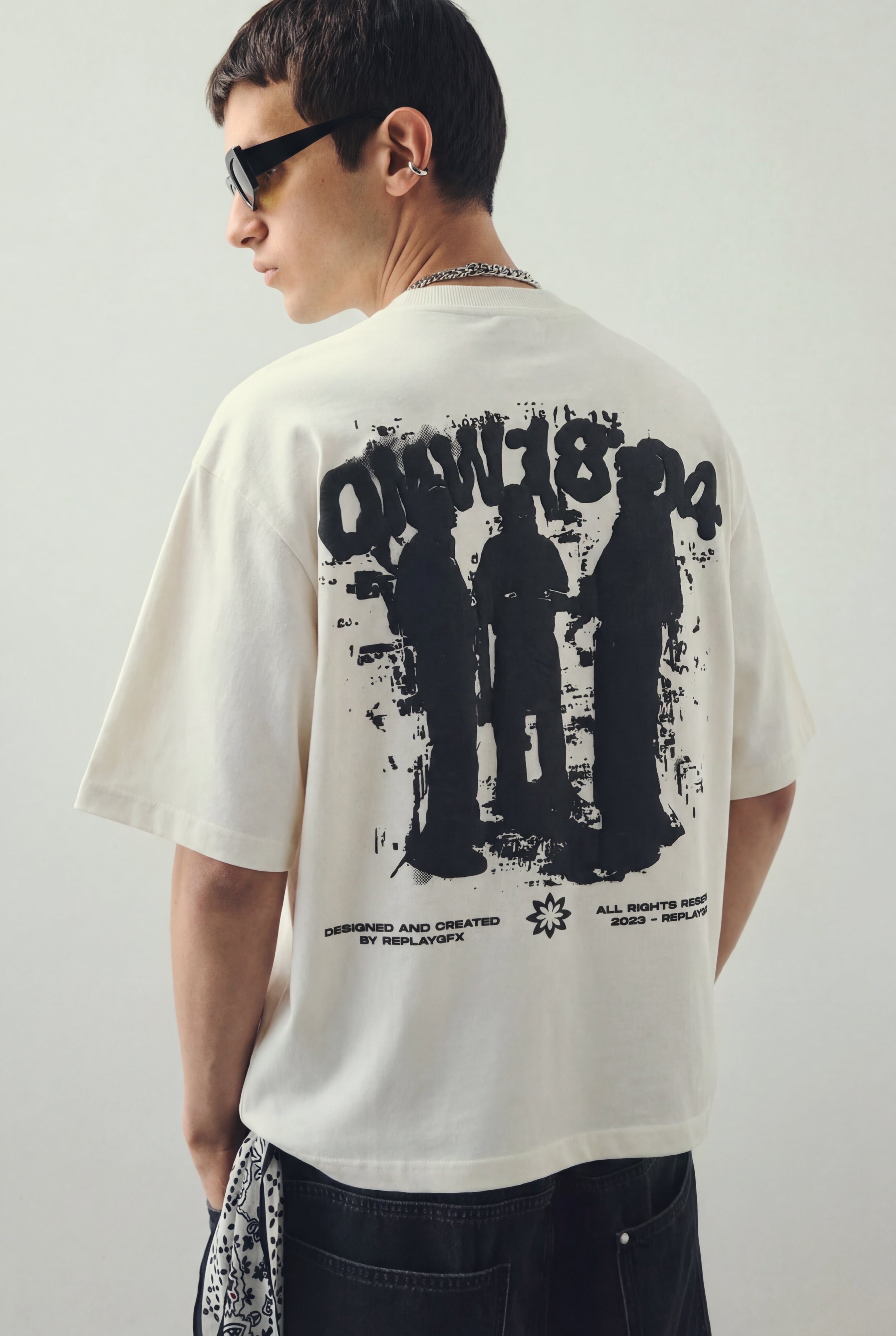 WHITE OVERSIZED T-SHIRT