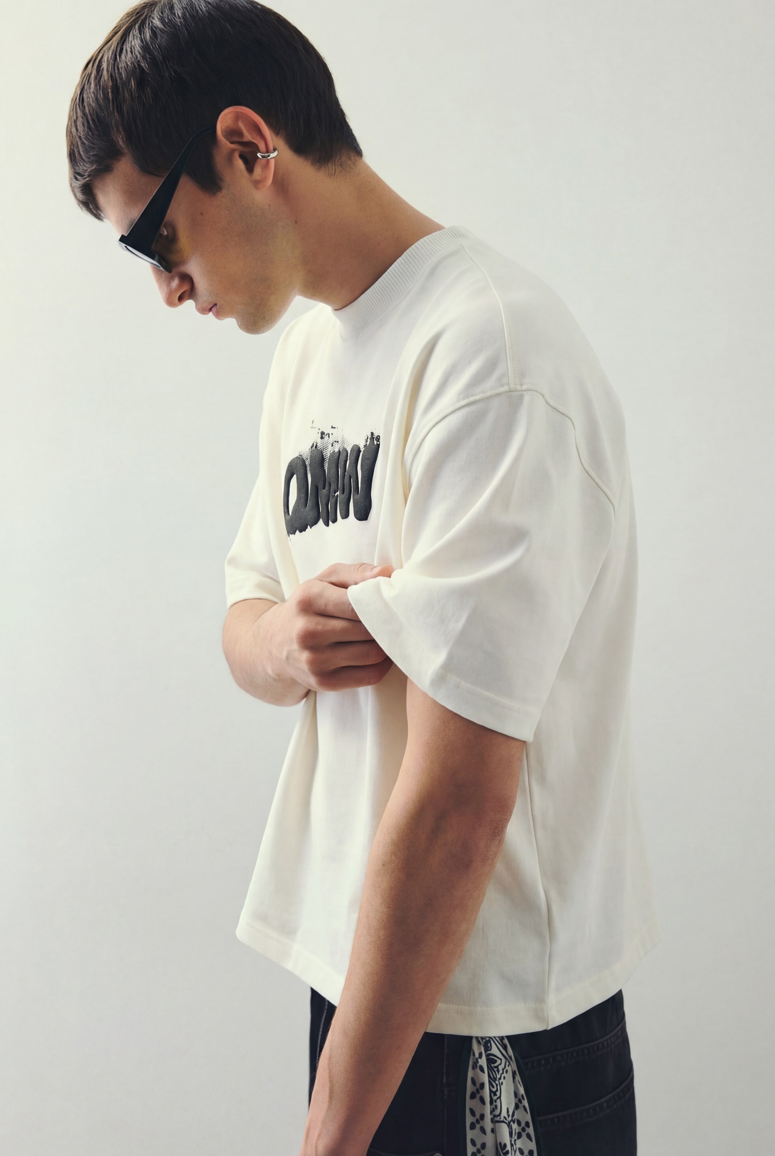 WHITE OVERSIZED T-SHIRT