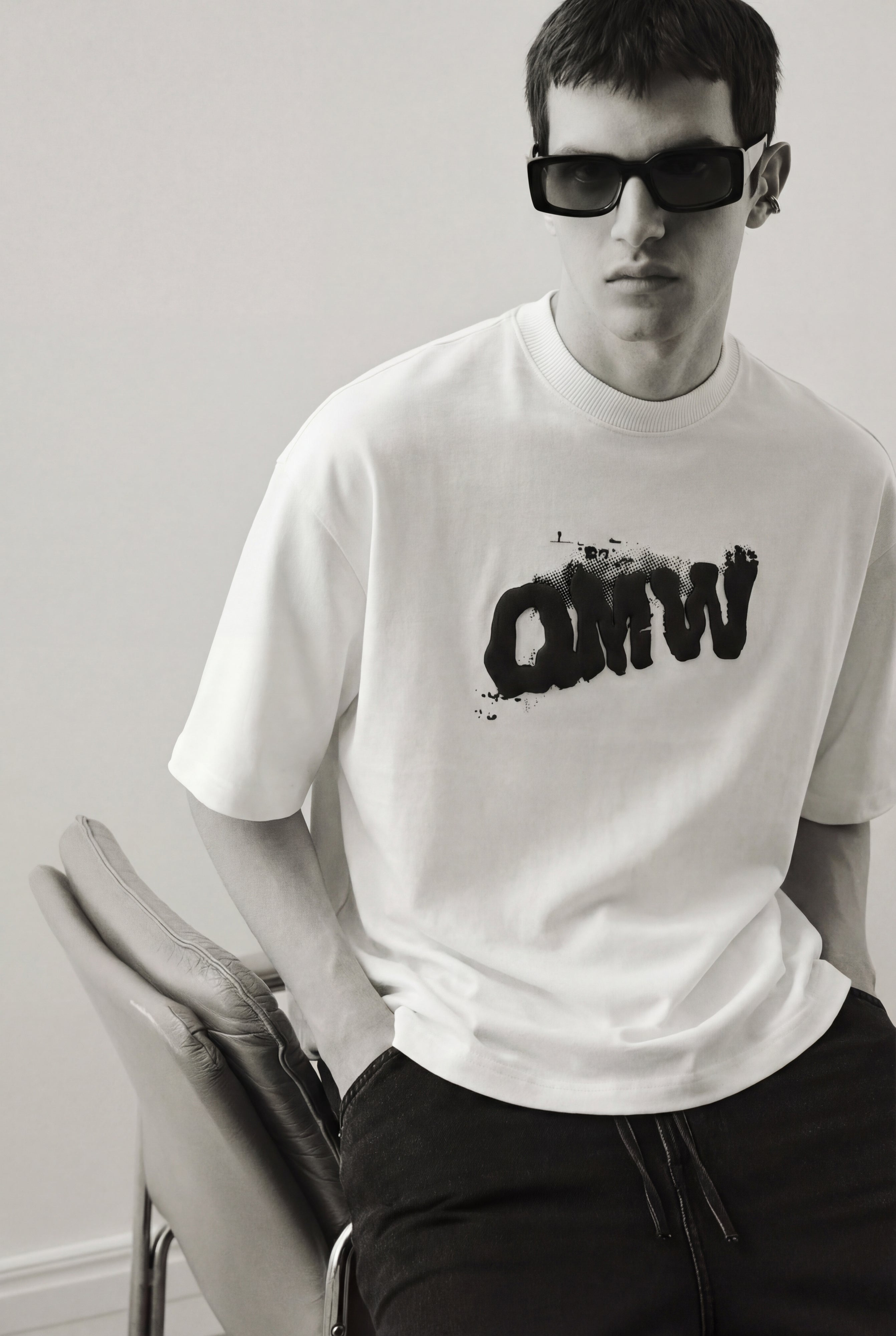 WHITE OVERSIZED T-SHIRT