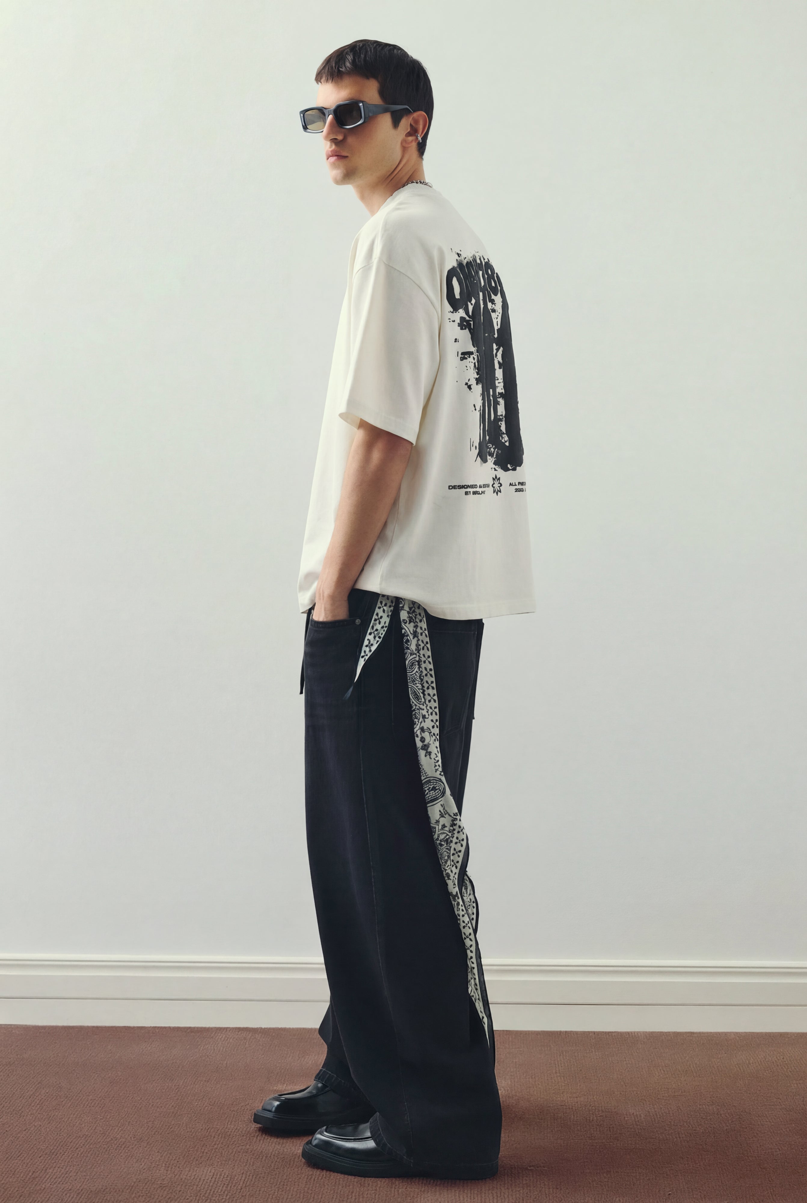 WHITE OVERSIZED T-SHIRT